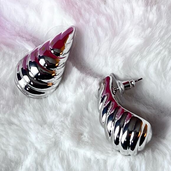 🆕 Chunky Silver Earrings Statement Tear Drop Croissant Crescent 80’s Mob Wife - Picture 10 of 10
